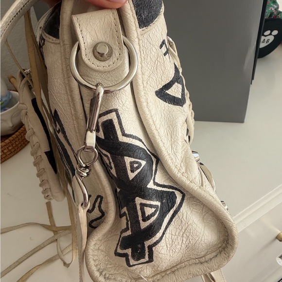 Balenciaga White Leather Graffiti city bag - Picture 5 of 8